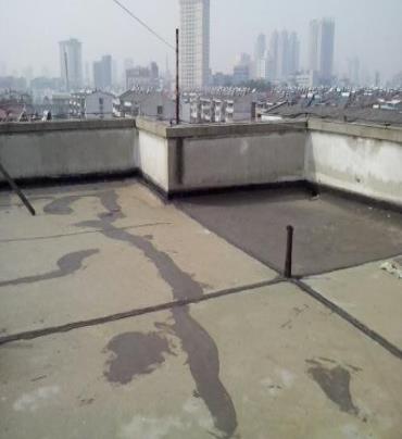 高港漏水维修 楼顶漏水是什么原因，楼顶漏水维修方法是什么?